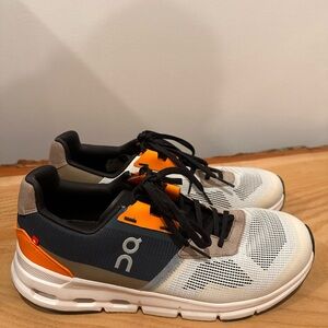 ON Cloud Drift W9

Lifestyle Sneaker